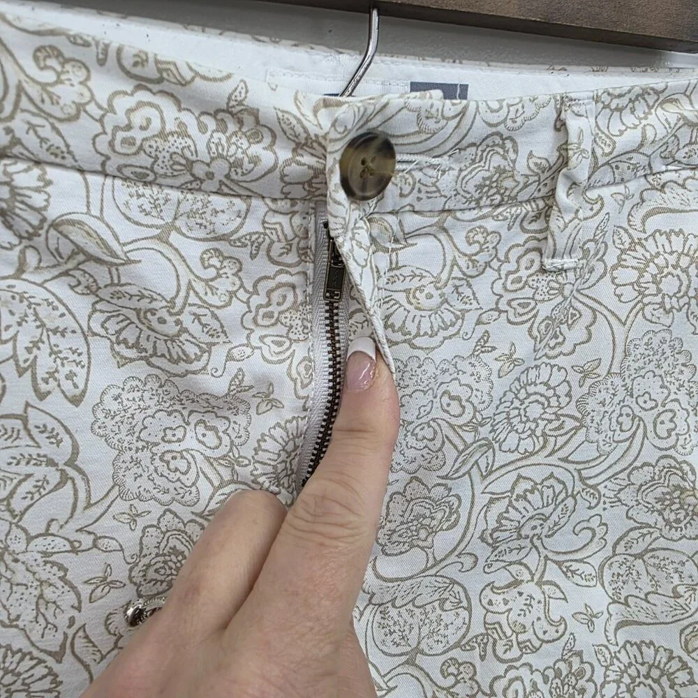 Old Navy Chino Floral Shorts 100% Cotton Womens Size 4 Beige‎ White Mid Rise